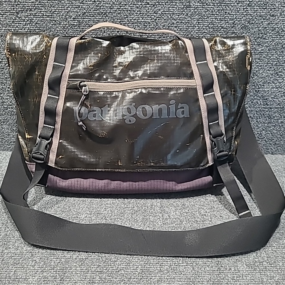 patagonia Black Hole Messenger Bag Black Limited Edition